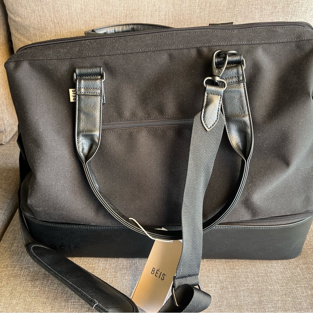 BEIS Black Weekender NWT, flaw on 2 feet